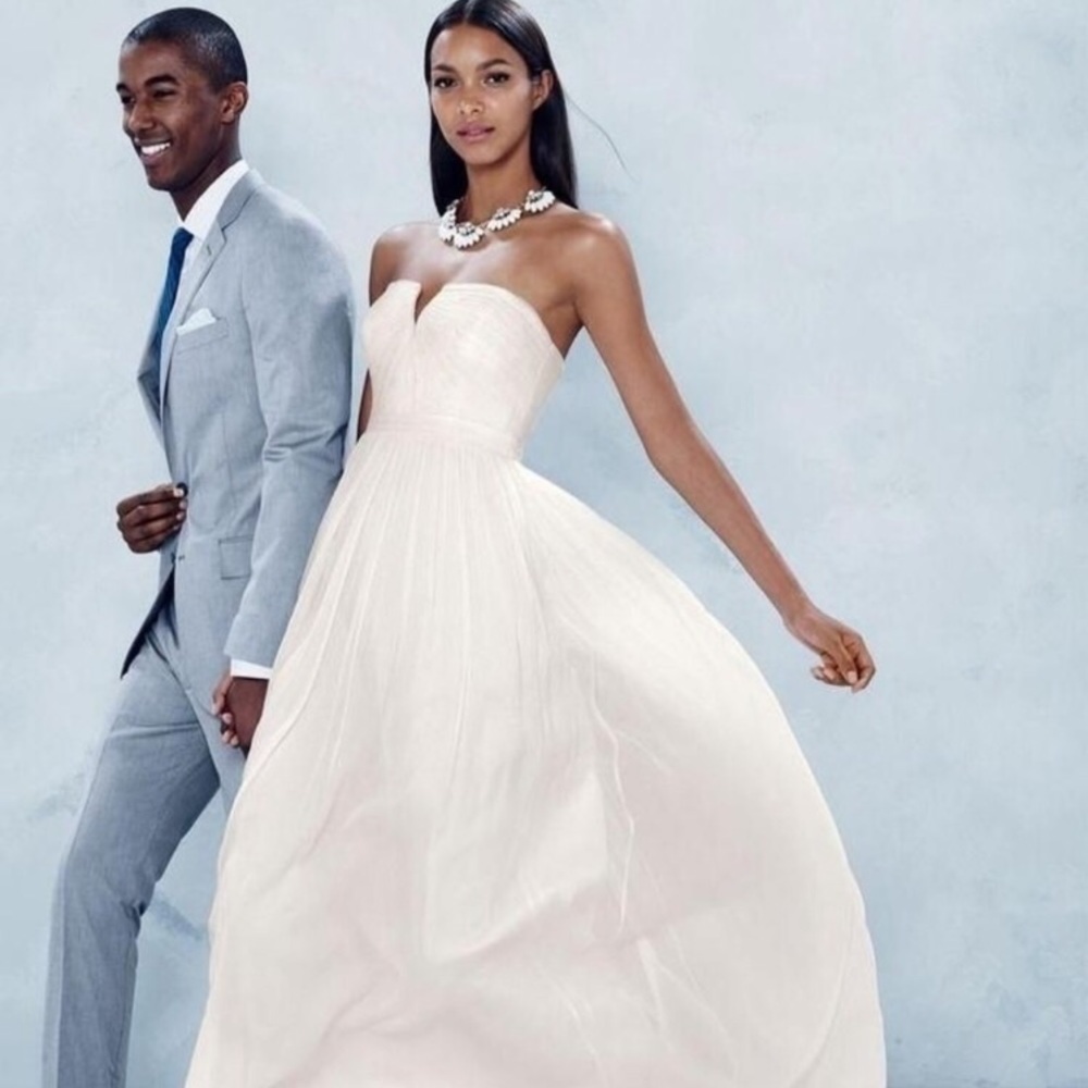 Ivory Silk Chiffon Modern Nadia Wedding Dress sz 0